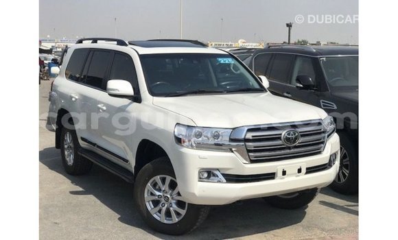 Acheter Import Voiture Toyota Land Cruiser Blanc à Import - Dubai, Conakry Acheter Import Voiture Toyota Land Cruiser Blanc à Import - Dubai, Conakry