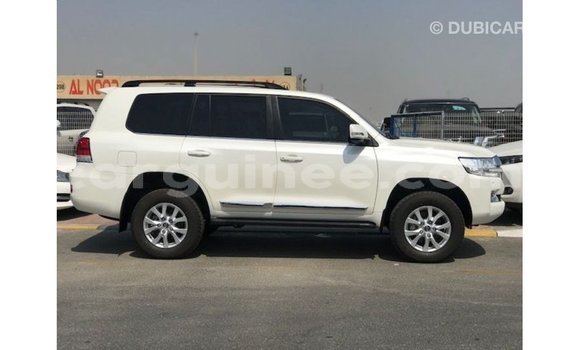Acheter Import Voiture Toyota Land Cruiser Blanc à Import - Dubai, Conakry Acheter Import Voiture Toyota Land Cruiser Blanc à Import - Dubai, Conakry