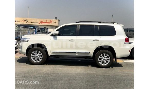 Acheter Import Voiture Toyota Land Cruiser Blanc à Import - Dubai, Conakry Acheter Import Voiture Toyota Land Cruiser Blanc à Import - Dubai, Conakry