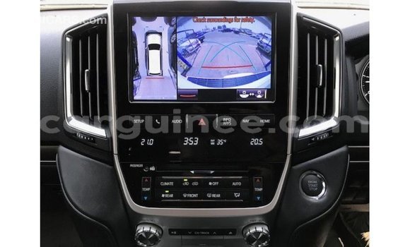 Acheter Import Voiture Toyota Land Cruiser Blanc à Import - Dubai, Conakry Acheter Import Voiture Toyota Land Cruiser Blanc à Import - Dubai, Conakry