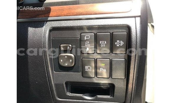 Acheter Import Voiture Toyota Land Cruiser Blanc à Import - Dubai, Conakry Acheter Import Voiture Toyota Land Cruiser Blanc à Import - Dubai, Conakry