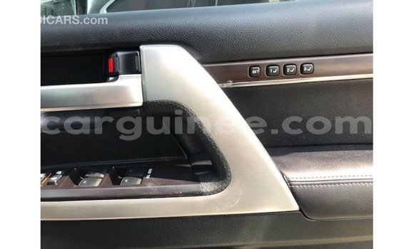 Acheter Import Voiture Toyota Land Cruiser Blanc à Import - Dubai, Conakry Acheter Import Voiture Toyota Land Cruiser Blanc à Import - Dubai, Conakry