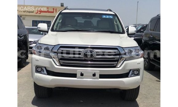 Buy Import Toyota Land Cruiser White Car in Import - Dubai in Conakry Buy Import Toyota Land Cruiser White Car in Import - Dubai in Conakry