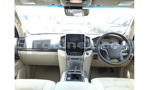 Buy Import Toyota Land Cruiser White Car in Import - Dubai in Conakry Buy Import Toyota Land Cruiser White Car in Import - Dubai in Conakry