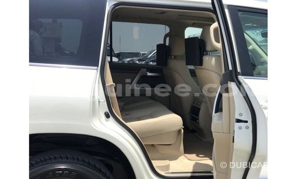 Buy Import Toyota Land Cruiser White Car in Import - Dubai in Conakry Buy Import Toyota Land Cruiser White Car in Import - Dubai in Conakry