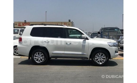 Buy Import Toyota Land Cruiser White Car in Import - Dubai in Conakry Buy Import Toyota Land Cruiser White Car in Import - Dubai in Conakry