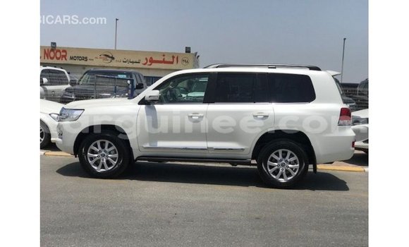 Buy Import Toyota Land Cruiser White Car in Import - Dubai in Conakry Buy Import Toyota Land Cruiser White Car in Import - Dubai in Conakry