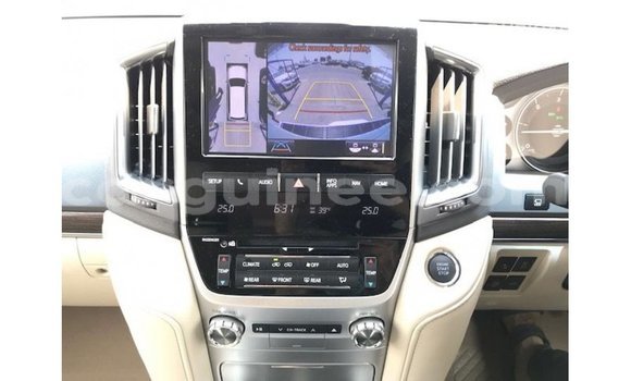 Buy Import Toyota Land Cruiser White Car in Import - Dubai in Conakry Buy Import Toyota Land Cruiser White Car in Import - Dubai in Conakry