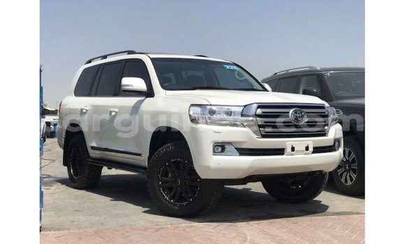 Acheter Import Voiture Toyota Land Cruiser Blanc à Import - Dubai, Conakry Acheter Import Voiture Toyota Land Cruiser Blanc à Import - Dubai, Conakry