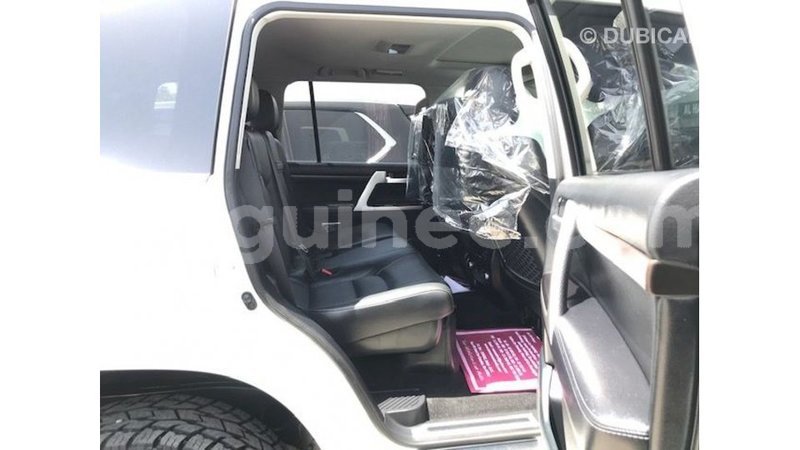 Big with watermark toyota land cruiser conakry import dubai 6148