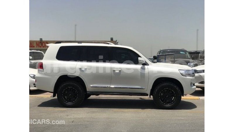 Big with watermark toyota land cruiser conakry import dubai 6148