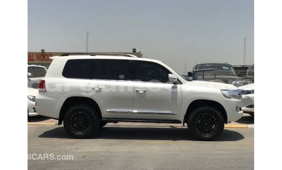 Buy Import Toyota Land Cruiser White Car in Import - Dubai in Conakry Buy Import Toyota Land Cruiser White Car in Import - Dubai in Conakry