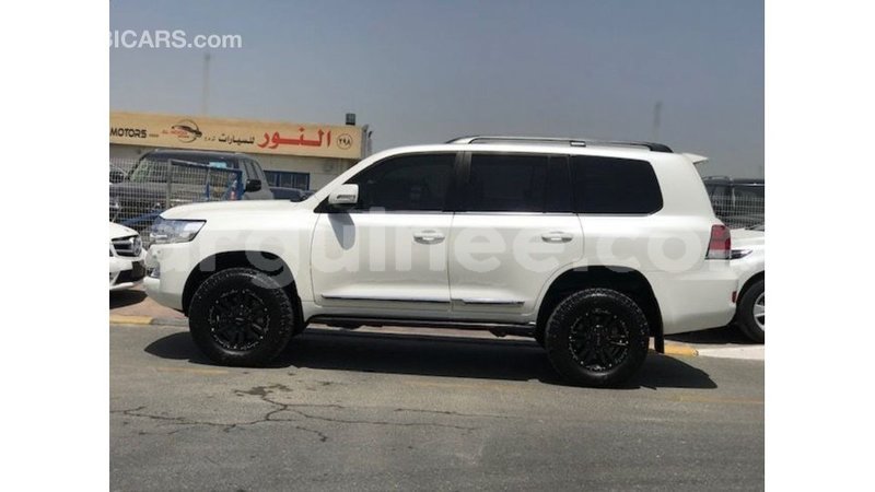 Big with watermark toyota land cruiser conakry import dubai 6148