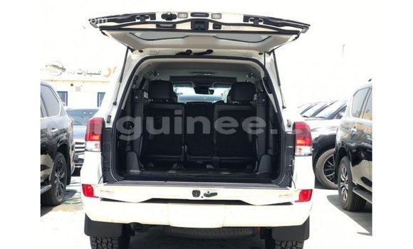 Buy Import Toyota Land Cruiser White Car in Import - Dubai in Conakry Buy Import Toyota Land Cruiser White Car in Import - Dubai in Conakry