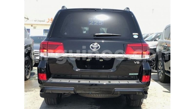 Big with watermark toyota land cruiser conakry import dubai 6149