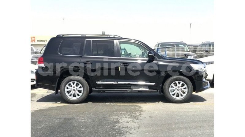 Big with watermark toyota land cruiser conakry import dubai 6149