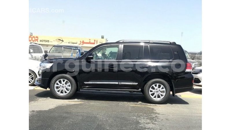 Big with watermark toyota land cruiser conakry import dubai 6149