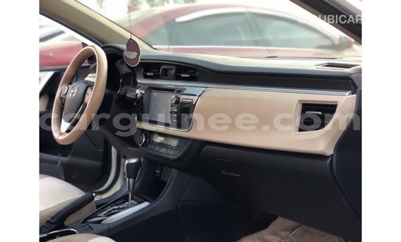 Acheter Import Voiture Toyota Corolla Blanc à Import - Dubai, Conakry Acheter Import Voiture Toyota Corolla Blanc à Import - Dubai, Conakry