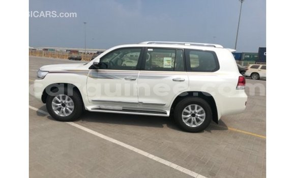 Buy Import Toyota Land Cruiser White Car in Import - Dubai in Conakry Buy Import Toyota Land Cruiser White Car in Import - Dubai in Conakry