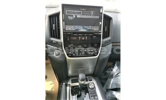 Buy Import Toyota Land Cruiser White Car in Import - Dubai in Conakry Buy Import Toyota Land Cruiser White Car in Import - Dubai in Conakry