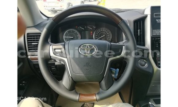 Buy Import Toyota Land Cruiser White Car in Import - Dubai in Conakry Buy Import Toyota Land Cruiser White Car in Import - Dubai in Conakry