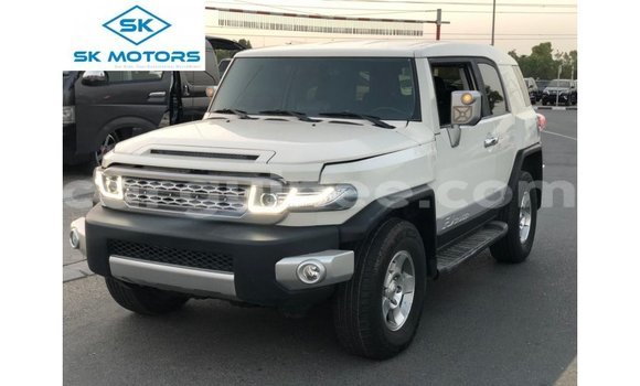 Acheter Import Voiture Toyota FJ Cruiser Blanc à Import - Dubai, Conakry Acheter Import Voiture Toyota FJ Cruiser Blanc à Import - Dubai, Conakry