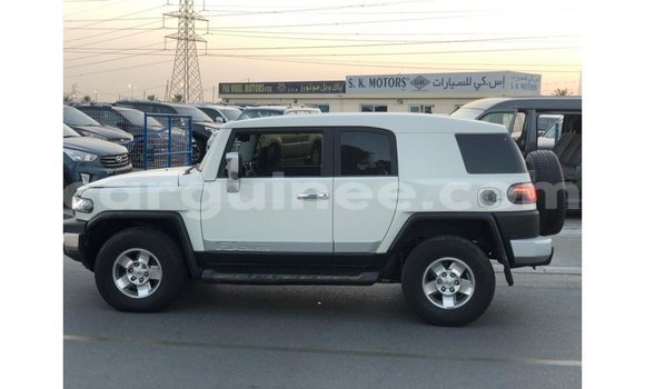 Acheter Import Voiture Toyota FJ Cruiser Blanc à Import - Dubai, Conakry Acheter Import Voiture Toyota FJ Cruiser Blanc à Import - Dubai, Conakry