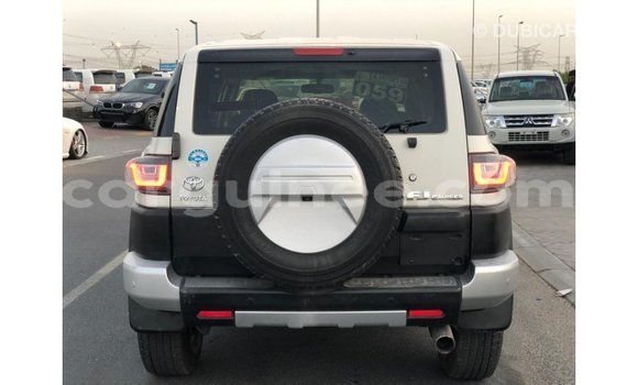 Acheter Import Voiture Toyota FJ Cruiser Blanc à Import - Dubai, Conakry Acheter Import Voiture Toyota FJ Cruiser Blanc à Import - Dubai, Conakry