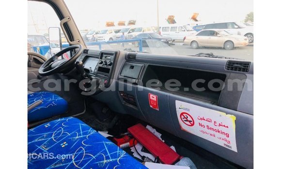 Acheter Import Voiture Mitsubishi Carisma Blanc à Import - Dubai, Conakry Acheter Import Voiture Mitsubishi Carisma Blanc à Import - Dubai, Conakry