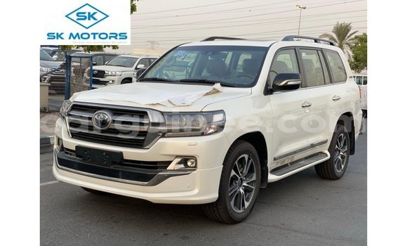 Acheter Import Voiture Toyota Land Cruiser Blanc à Import - Dubai, Conakry Acheter Import Voiture Toyota Land Cruiser Blanc à Import - Dubai, Conakry