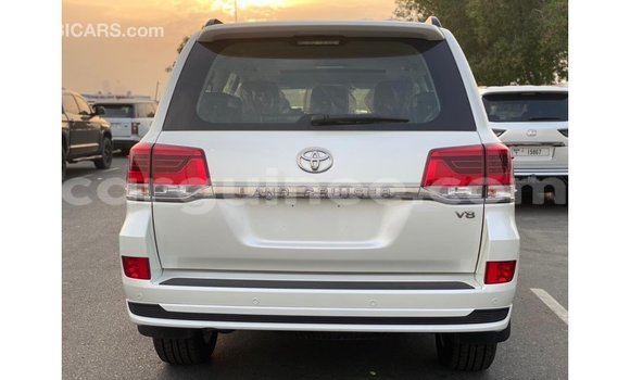 Buy Import Toyota Land Cruiser White Car in Import - Dubai in Conakry Buy Import Toyota Land Cruiser White Car in Import - Dubai in Conakry