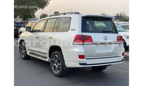 Buy Import Toyota Land Cruiser White Car in Import - Dubai in Conakry Buy Import Toyota Land Cruiser White Car in Import - Dubai in Conakry
