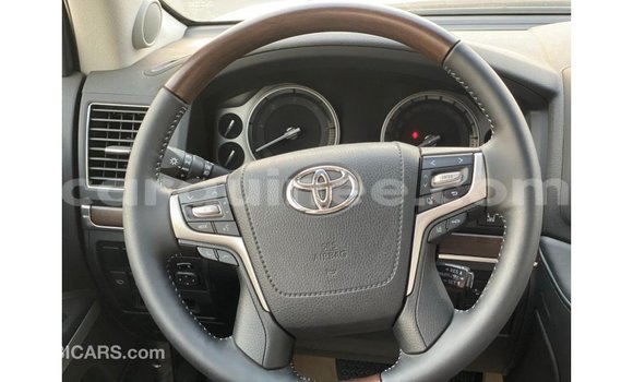 Buy Import Toyota Land Cruiser White Car in Import - Dubai in Conakry Buy Import Toyota Land Cruiser White Car in Import - Dubai in Conakry