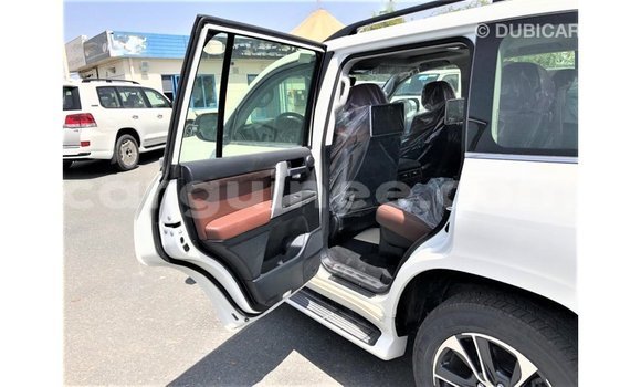 Buy Import Toyota Land Cruiser White Car in Import - Dubai in Conakry Buy Import Toyota Land Cruiser White Car in Import - Dubai in Conakry