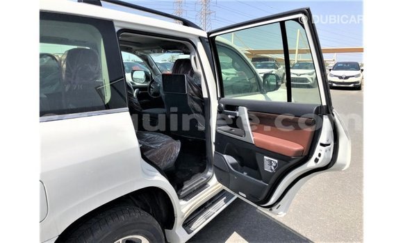 Buy Import Toyota Land Cruiser White Car in Import - Dubai in Conakry Buy Import Toyota Land Cruiser White Car in Import - Dubai in Conakry