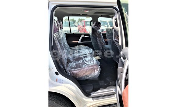 Buy Import Toyota Land Cruiser White Car in Import - Dubai in Conakry Buy Import Toyota Land Cruiser White Car in Import - Dubai in Conakry