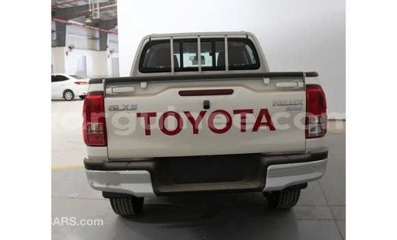 Buy Import Toyota Hilux White Car in Import - Dubai in Conakry Buy Import Toyota Hilux White Car in Import - Dubai in Conakry