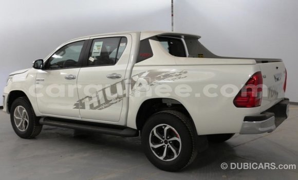 Acheter Import Voiture Toyota Hilux Blanc à Import - Dubai, Conakry Acheter Import Voiture Toyota Hilux Blanc à Import - Dubai, Conakry
