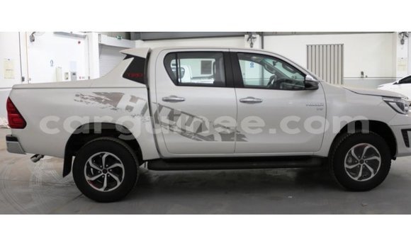 Acheter Import Voiture Toyota Hilux Blanc à Import - Dubai, Conakry Acheter Import Voiture Toyota Hilux Blanc à Import - Dubai, Conakry