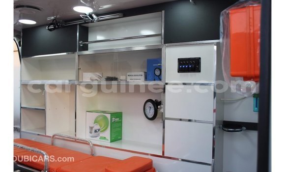 Acheter Import Voiture Toyota Hiace Blanc à Import - Dubai, Conakry Acheter Import Voiture Toyota Hiace Blanc à Import - Dubai, Conakry