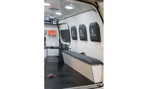 Acheter Import Voiture Toyota Hiace Blanc à Import - Dubai, Conakry Acheter Import Voiture Toyota Hiace Blanc à Import - Dubai, Conakry