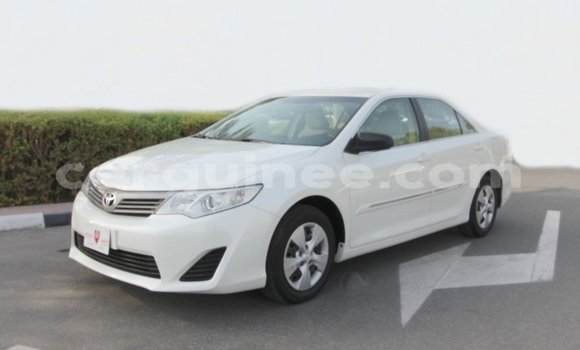 Acheter Import Voiture Toyota Camry Blanc à Import - Dubai, Conakry Acheter Import Voiture Toyota Camry Blanc à Import - Dubai, Conakry