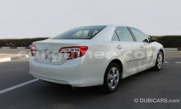 Acheter Import Voiture Toyota Camry Blanc à Import - Dubai, Conakry Acheter Import Voiture Toyota Camry Blanc à Import - Dubai, Conakry
