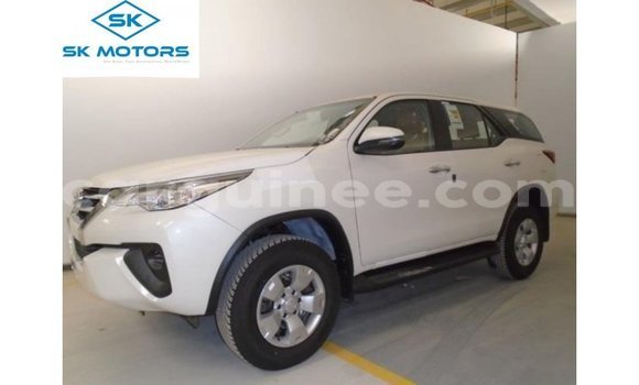 Acheter Import Voiture Toyota Fortuner Blanc à Import - Dubai, Conakry