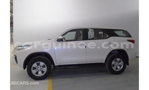 Acheter Import Voiture Toyota Fortuner Blanc à Import - Dubai, Conakry Acheter Import Voiture Toyota Fortuner Blanc à Import - Dubai, Conakry