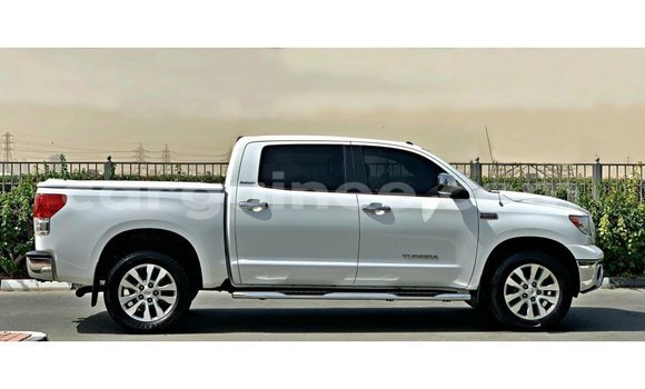 Acheter Import Voiture Toyota Tundra Blanc à Import - Dubai, Conakry Acheter Import Voiture Toyota Tundra Blanc à Import - Dubai, Conakry