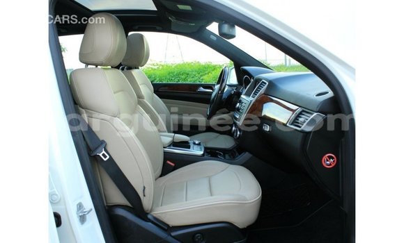 Acheter Import Voiture Mercedes-Benz 190 Blanc à Import - Dubai, Conakry Acheter Import Voiture Mercedes-Benz 190 Blanc à Import - Dubai, Conakry