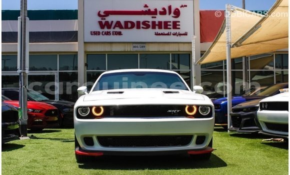 Acheter Import Voiture Dodge Challenger Blanc à Import - Dubai, Conakry Acheter Import Voiture Dodge Challenger Blanc à Import - Dubai, Conakry