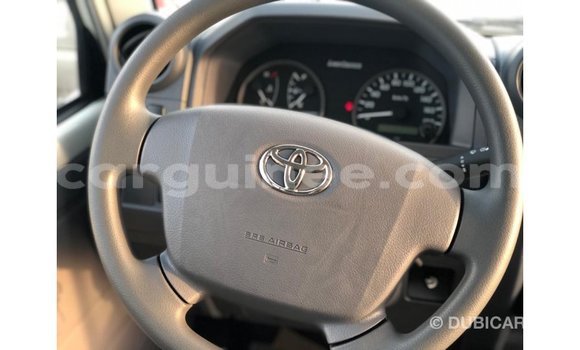 Acheter Import Voiture Toyota Land Cruiser Blanc à Import - Dubai, Conakry Acheter Import Voiture Toyota Land Cruiser Blanc à Import - Dubai, Conakry