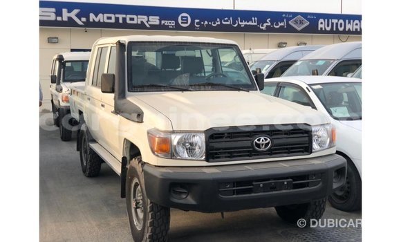 Acheter Import Voiture Toyota Land Cruiser Blanc à Import - Dubai, Conakry Acheter Import Voiture Toyota Land Cruiser Blanc à Import - Dubai, Conakry